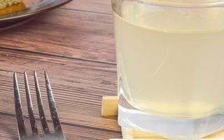 蜂蜜水放多久不能喝 蜂蜜水放冰箱能放多久