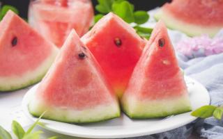 西瓜跟桃子能同时吃吗 桃子和西瓜同吃有毒吗
