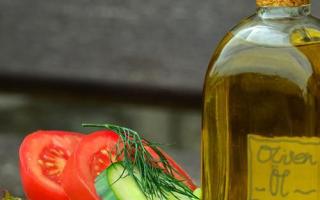 核桃油和橄榄油的区别 核桃油和橄榄油那个更加营养