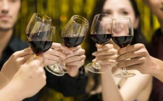 血压低的女人能喝酒吗 血压低能引发什么病
