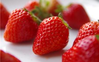 烂草莓可以吃吗 草莓怎么挑选好吃