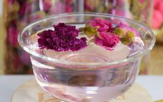 牡丹花和玫瑰花能一起泡吗 玫瑰花茶的功效与作用