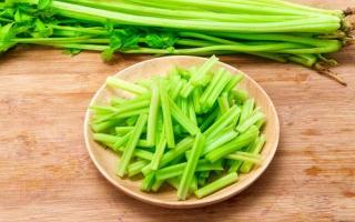 芹菜洋葱可以一起吃吗 芹菜和洋葱一起吃的好处