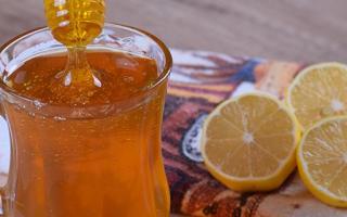 蜂蜜和水的比例是多少 喝蜂蜜水有什么好处