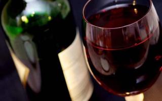 葡萄酒含有什么成分 喝葡萄酒有什么功效