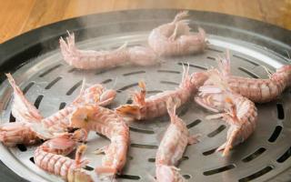 皮皮虾蒸完了肉稀稀的 皮皮虾没煮熟可以吃吗