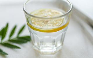 柠檬水可以天天喝吗 柠檬水可以代替水吗