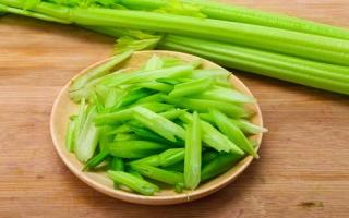 芹菜和木耳能一起吃吗 为什么不吃芹菜叶子