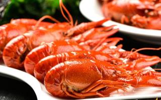 龙虾可以和土豆一起吃吗 龙虾的头能吃吗