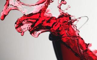 红酒和什么一起吃最好 红酒的五大最佳搭配！
