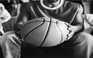 打篮球会越打越壮吗 打篮球会消耗肌肉吗