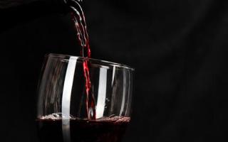 红酒配什么喝比较好 红酒和这几种饮料一起喝危害大！