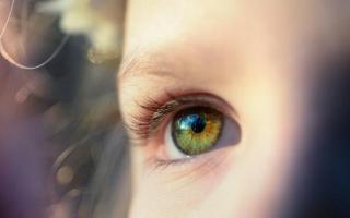 眼睛干涩是怎么引起的 眼睛干涩有哪些症状