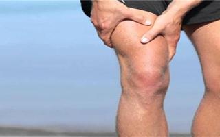 跑完马拉松腿和膝盖疼正常吗 跑步肌肉酸痛怎么办