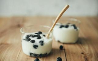 喝酸奶有助于丰胸吗 牛奶和酸奶哪个丰胸