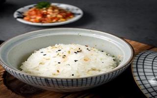 糙米可以用热水煮吗 米饭蒸好吃还是煮好吃
