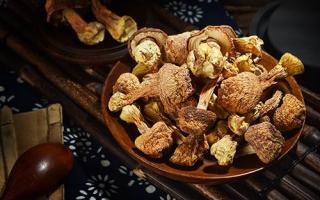 蘑菇炒多长时间能熟 胃肠炎型吃蘑菇中毒有哪些症状