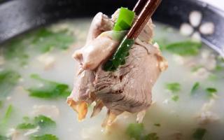 羊肉汤怎么做好吃 羊肉汤里放什么菜好吃